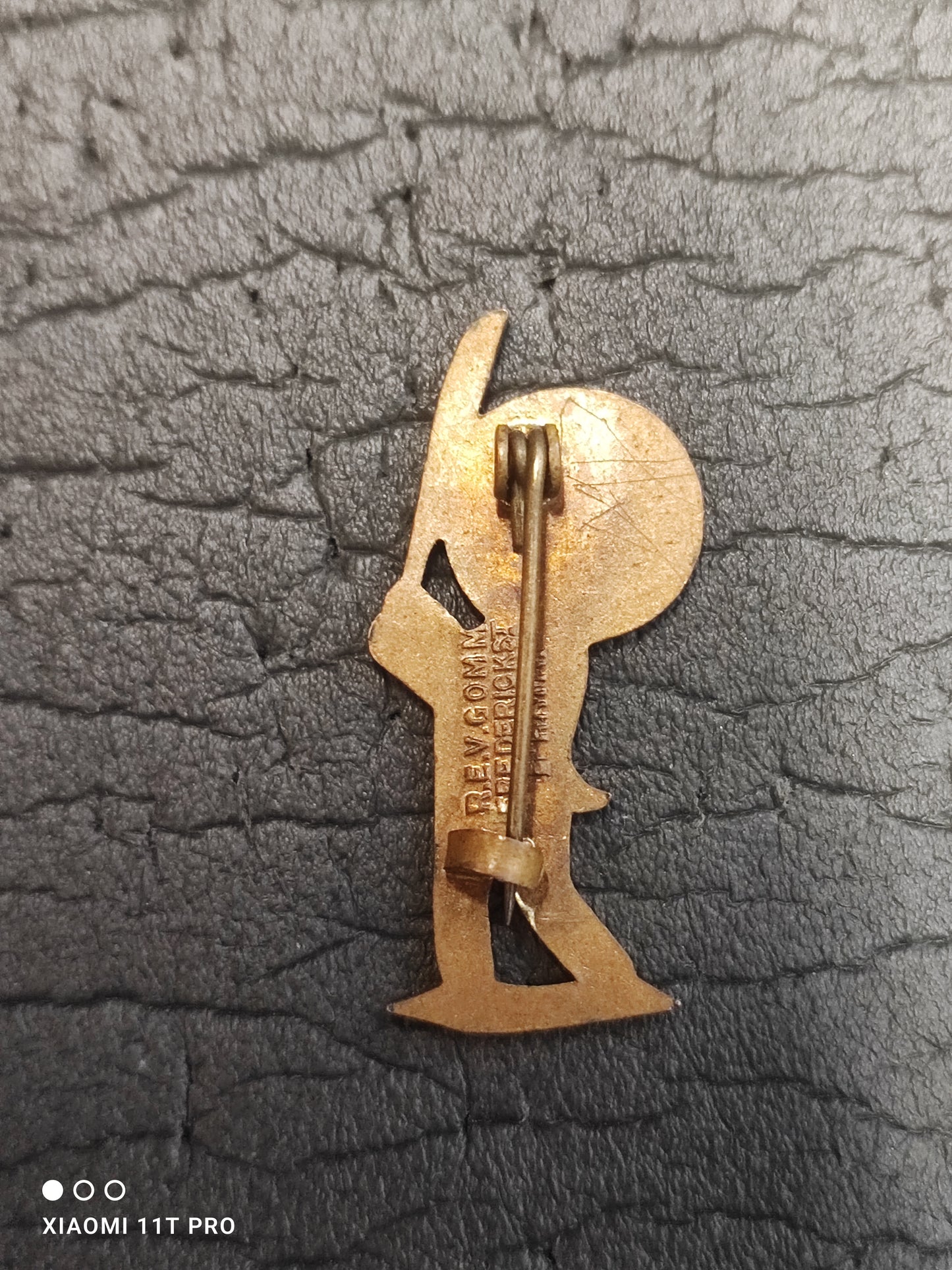 Rev Gomm Pointed Bar Blue Hands