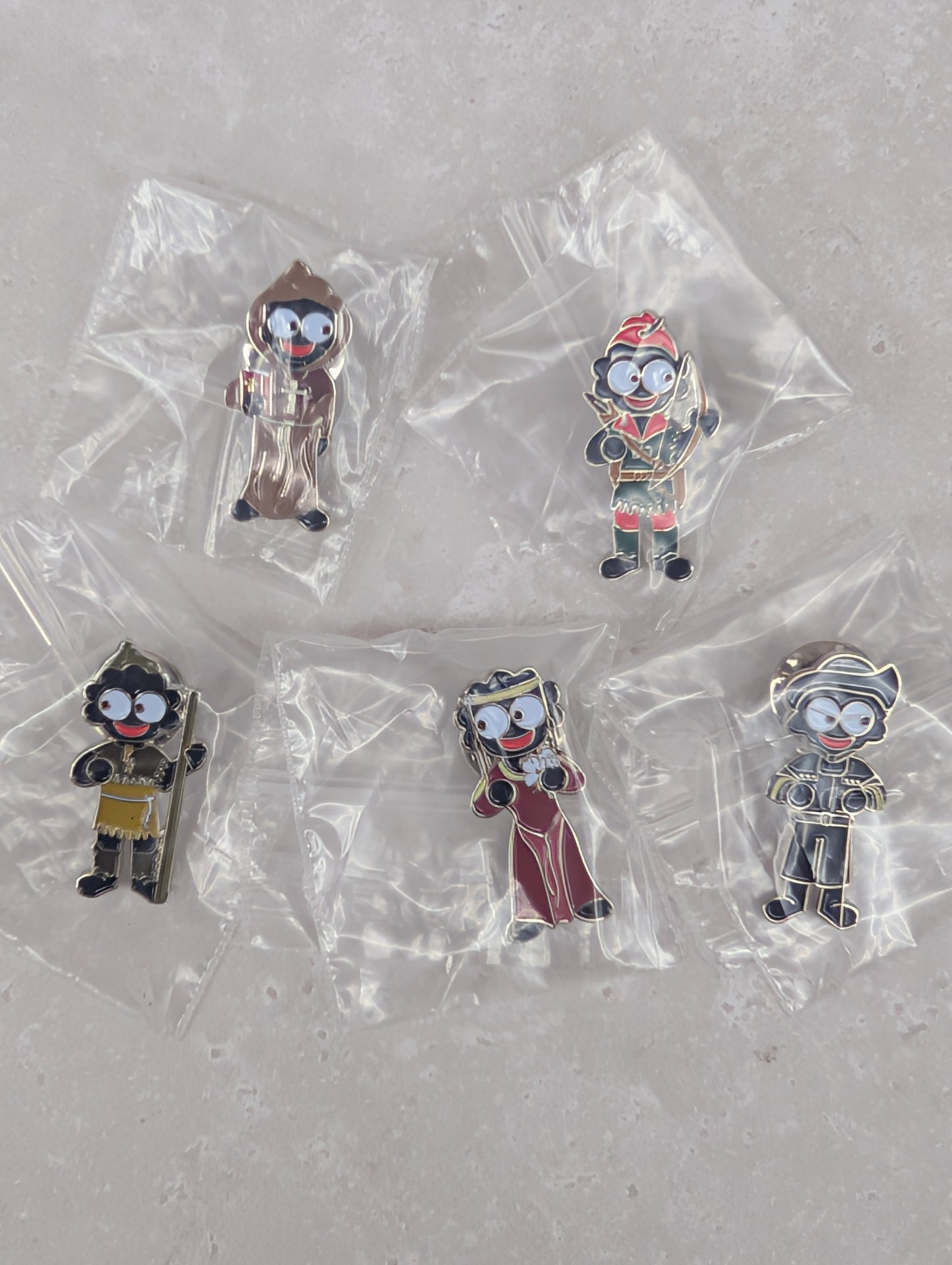 Set of 5 Non Robertson Robin Hood Badges by Vadok