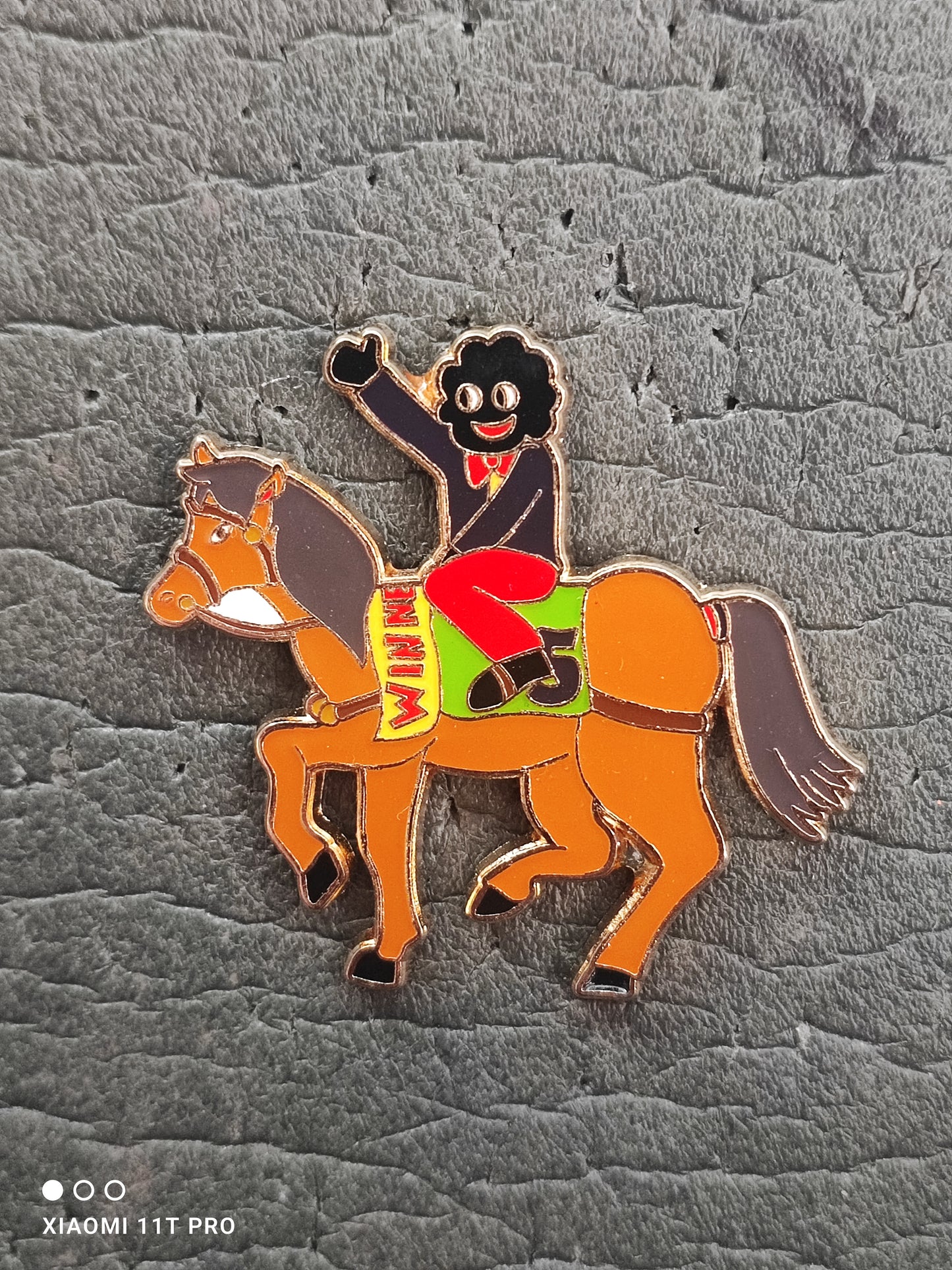 Grand National Winner Badge Brown