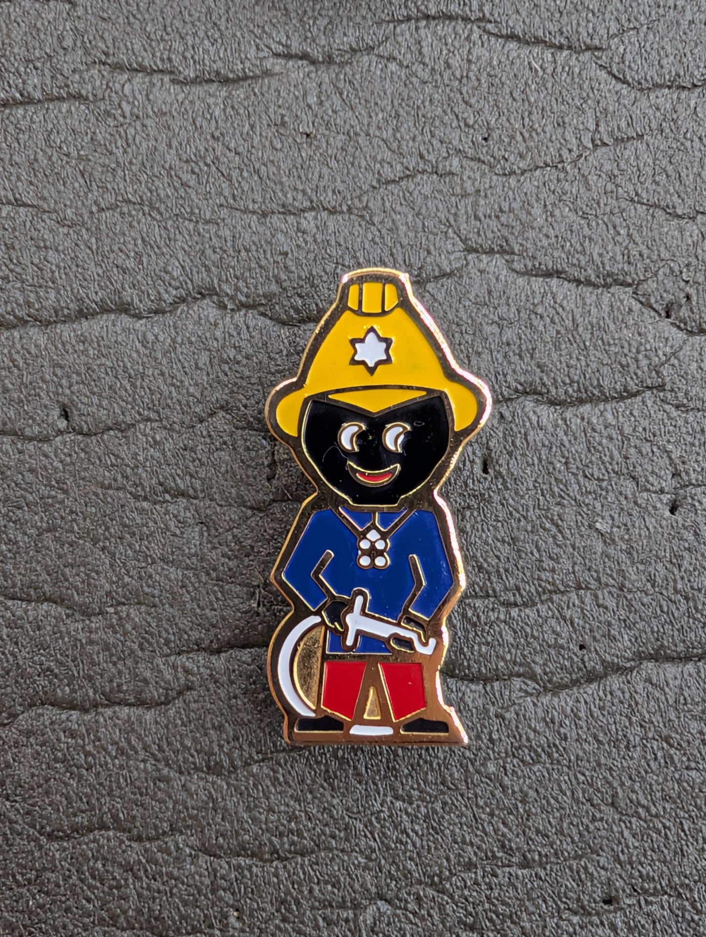 1990 Robertsons Fireman Badge START PRICE £1
