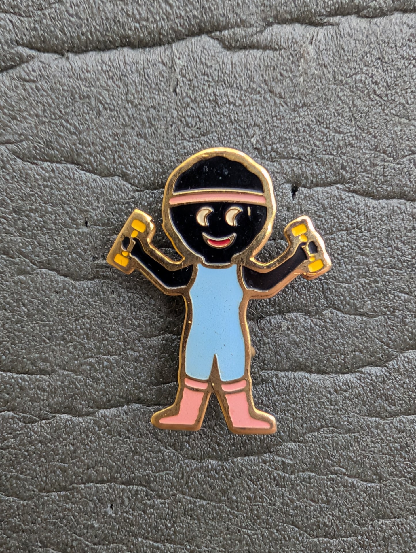 1990 Robertsons Keep Fit Badge START PRICE £1
