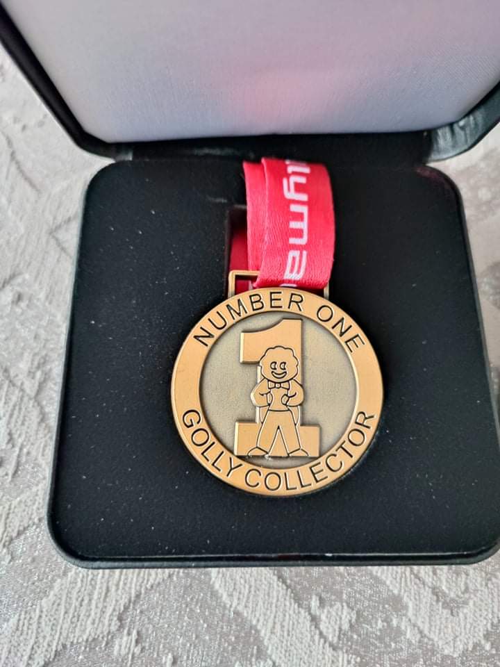 Antique Gold Coloured Medal image - GollyBadges.com
