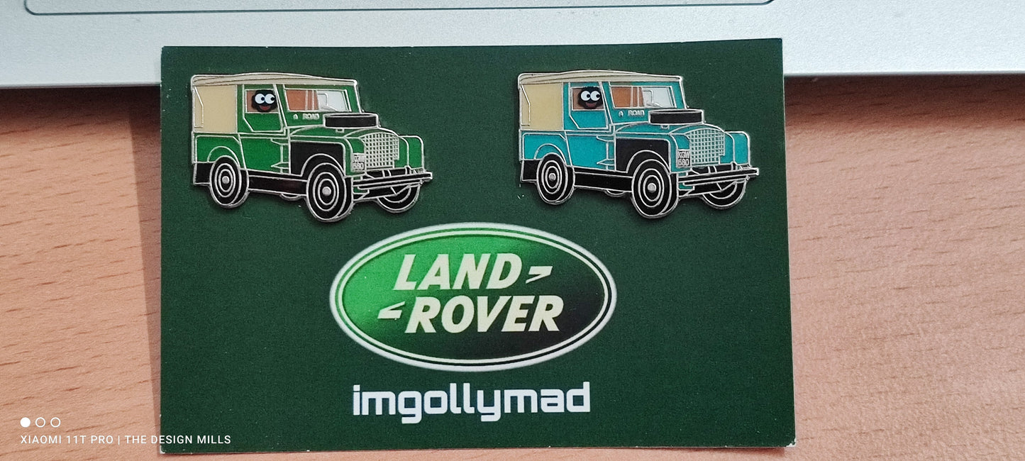 Land Rover Pair of Badges image - GollyBadges.com