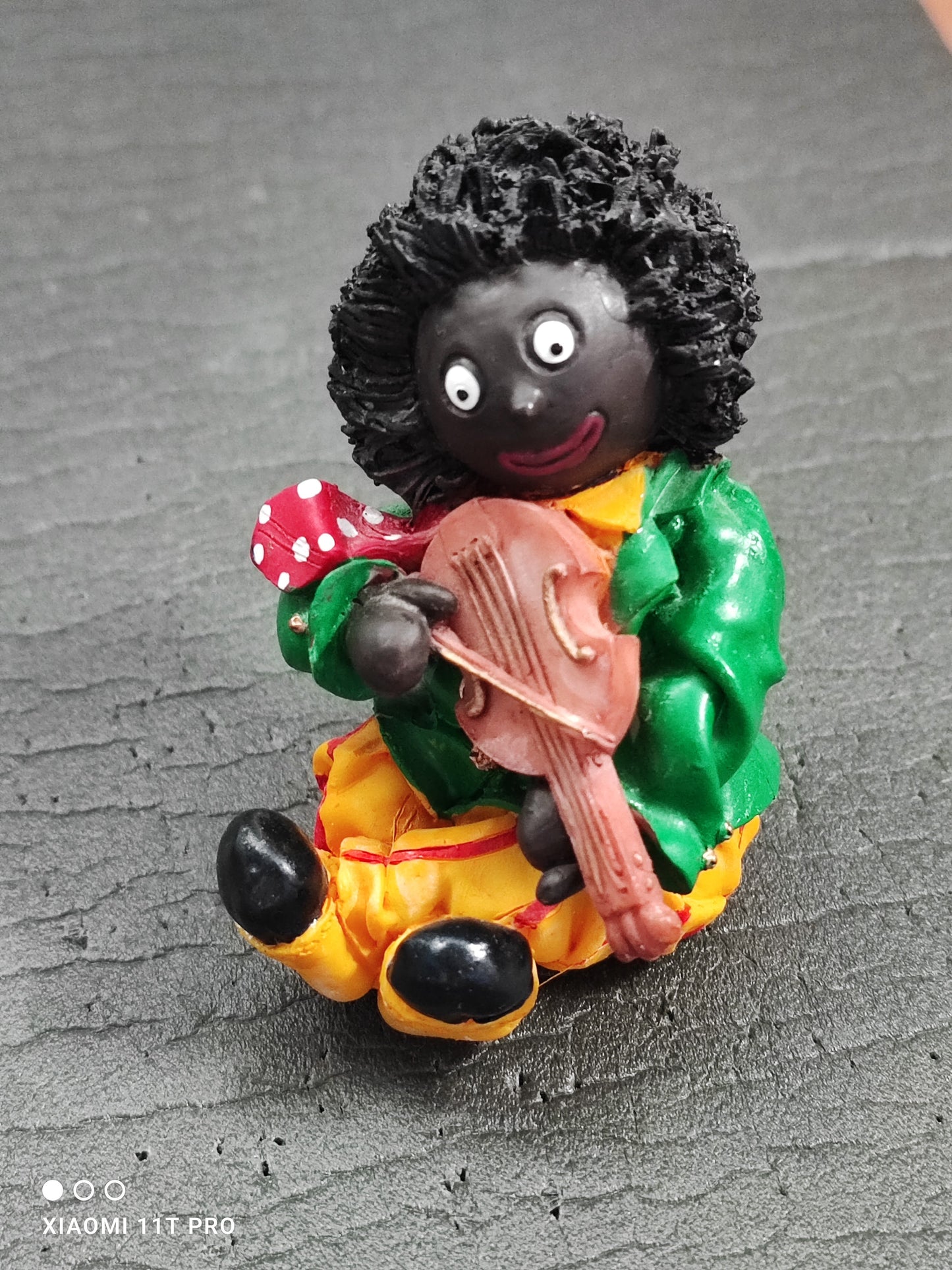 Violinist Figure Regency Fine Arts