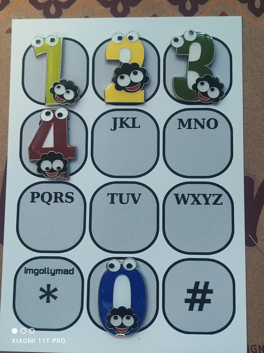 0-4 Number Badges x5