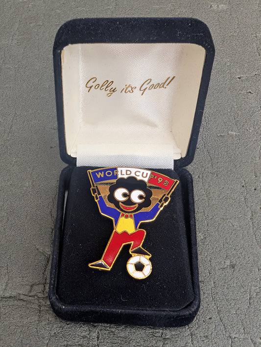 1998 Robertsons World Cup Badge Limted Edition of 5000 Black Velour Presentation Box
