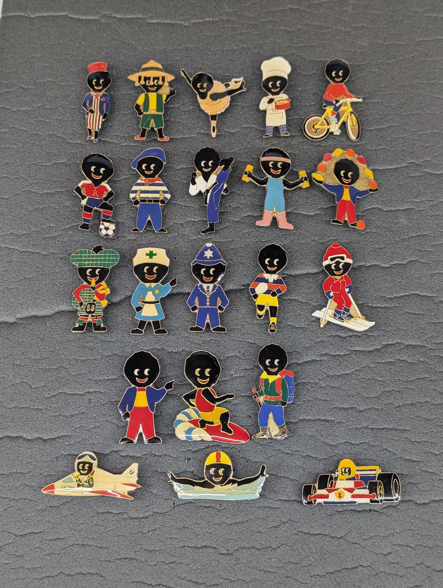 93-96 Full Set of 21 Badges