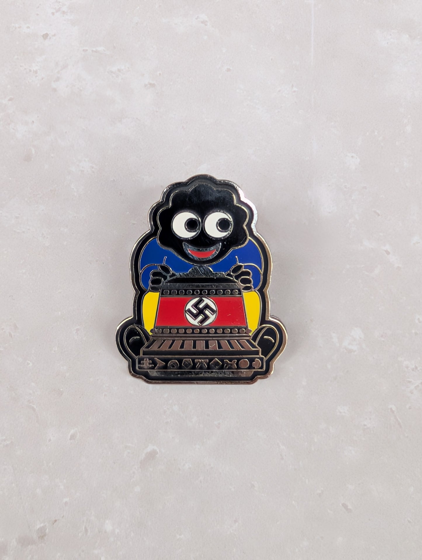 Die Glocke Original Big Hand Golly Badge