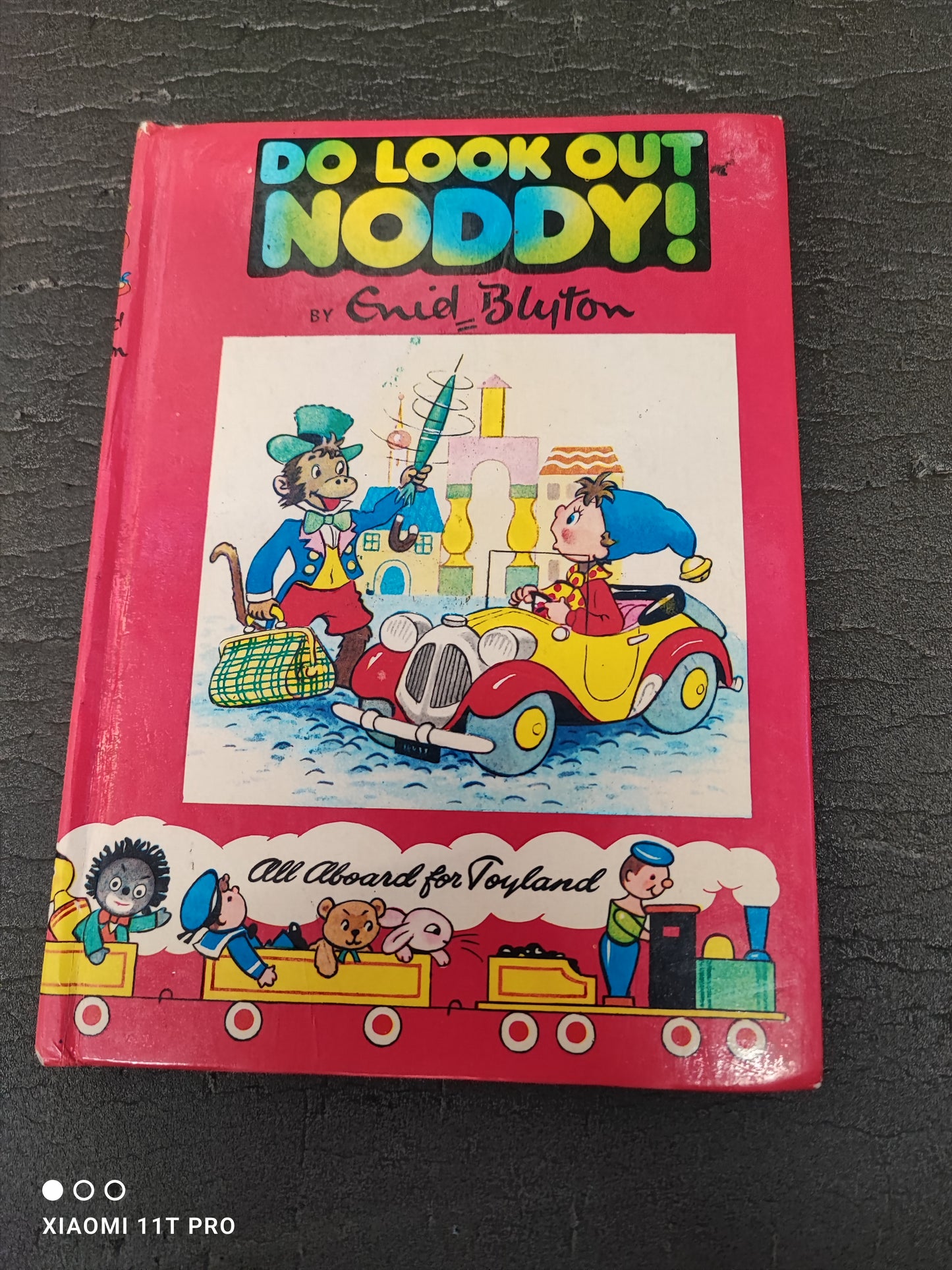 Do Look Out Noddy Featuring Golly