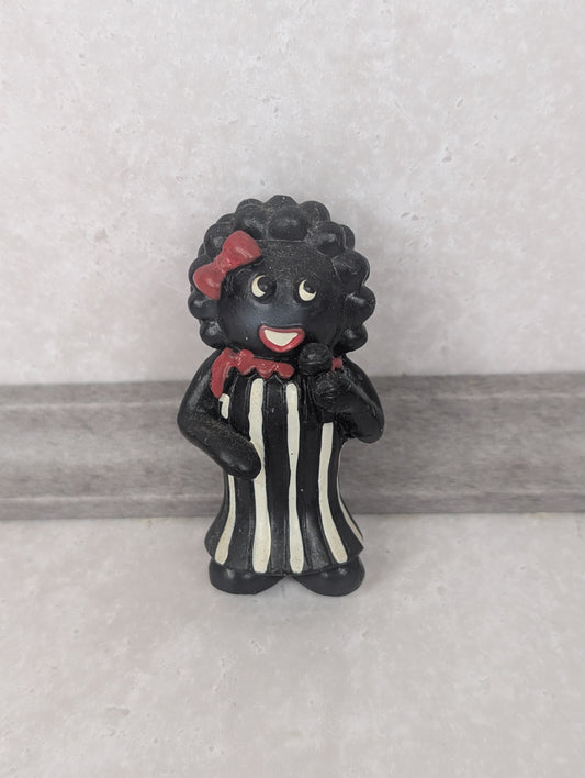 Female Vocalist Fridge Magnet/Figure