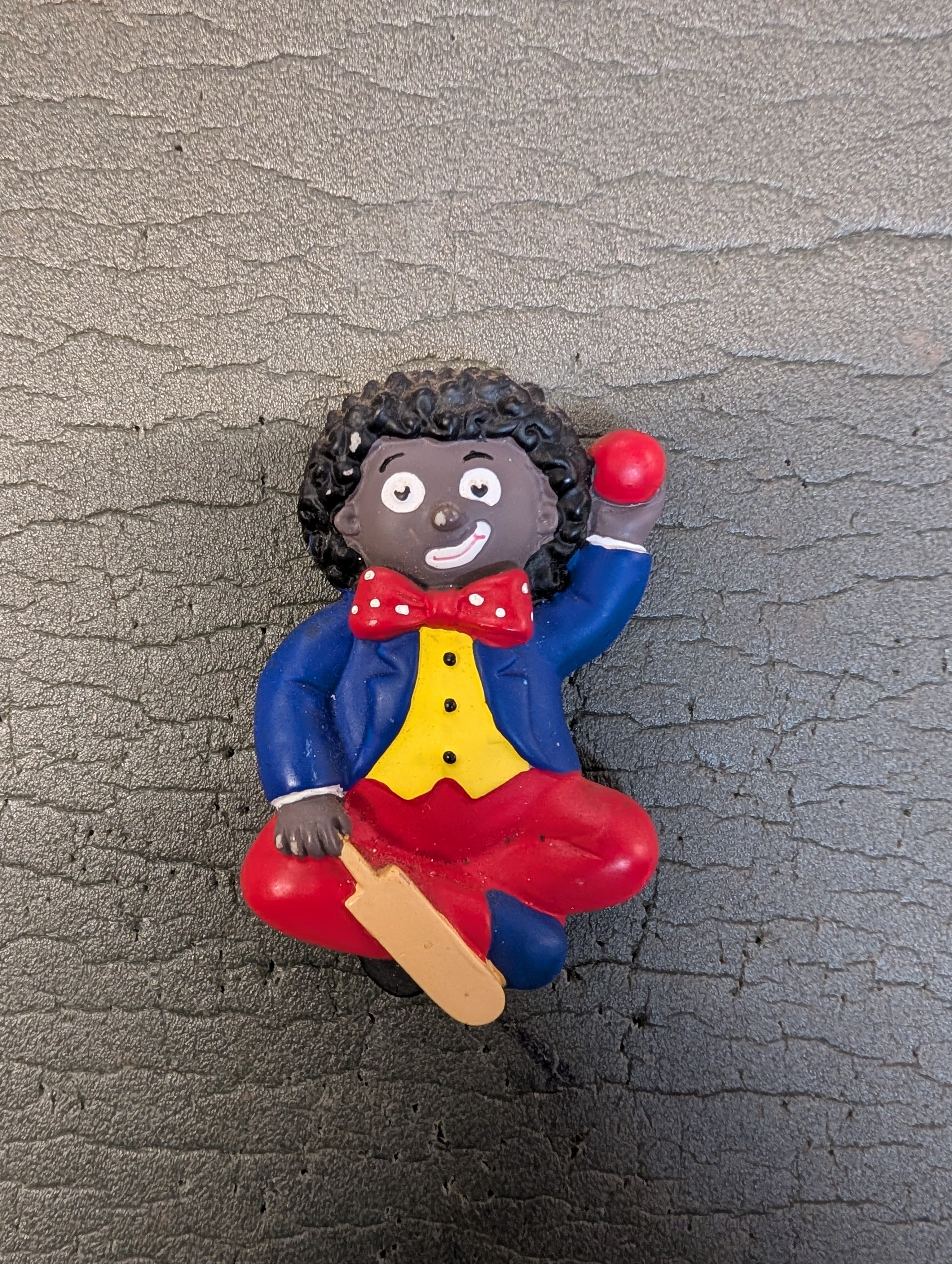 Golly With Cricket Bat and Ball Magnet – GollyBadges.com