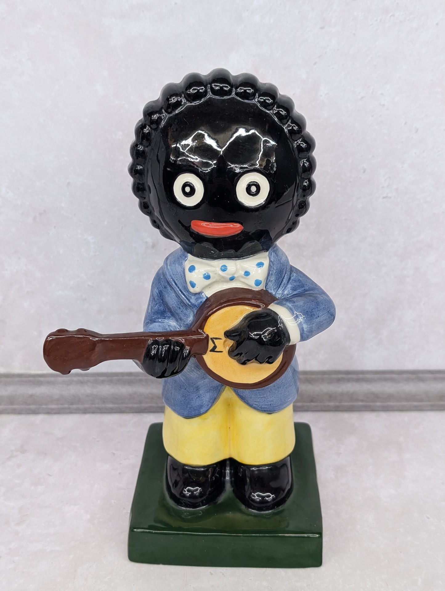 Large Banjo Player Colourway by Carltonware