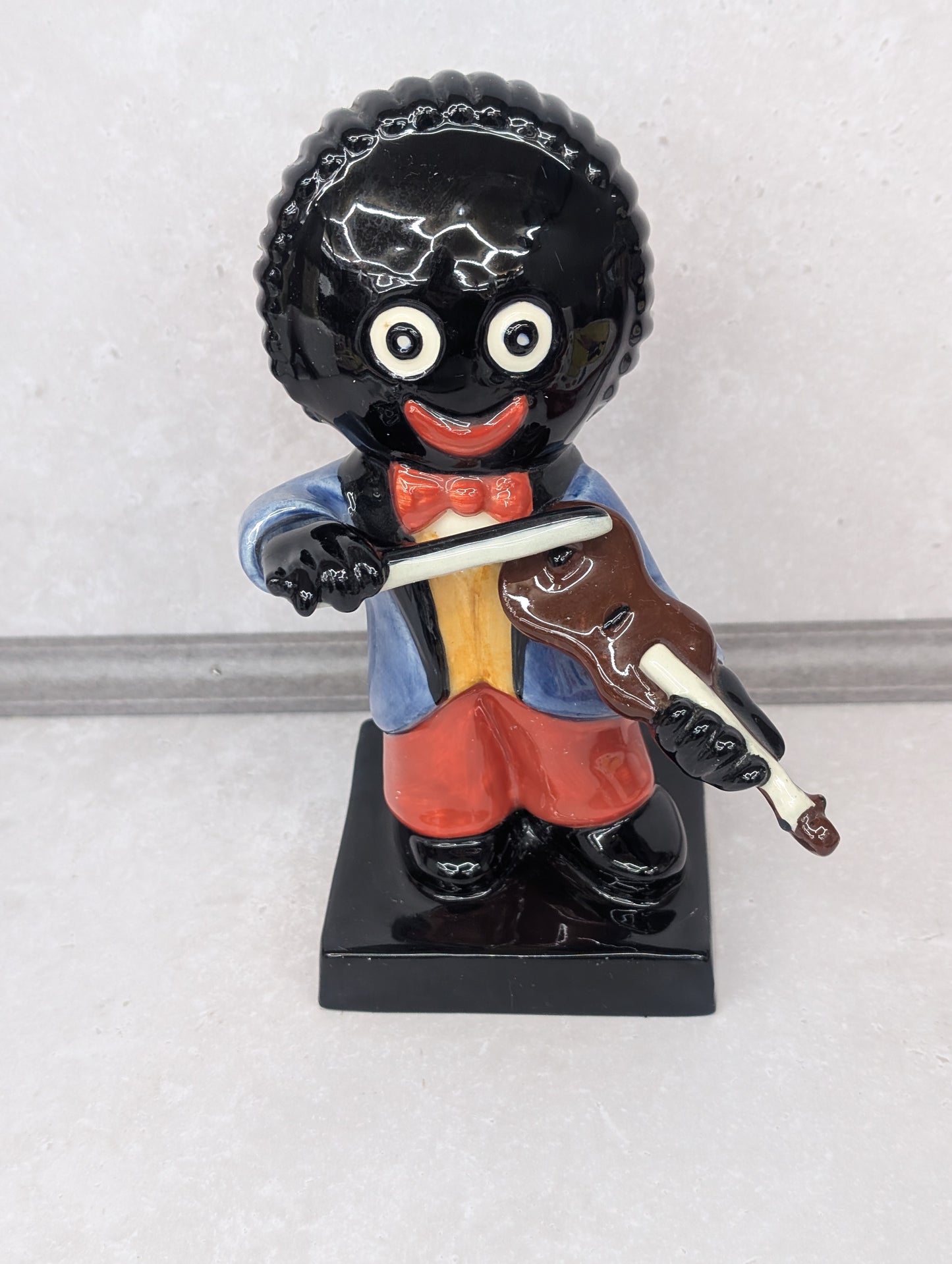 Large Violinist by Carltonware