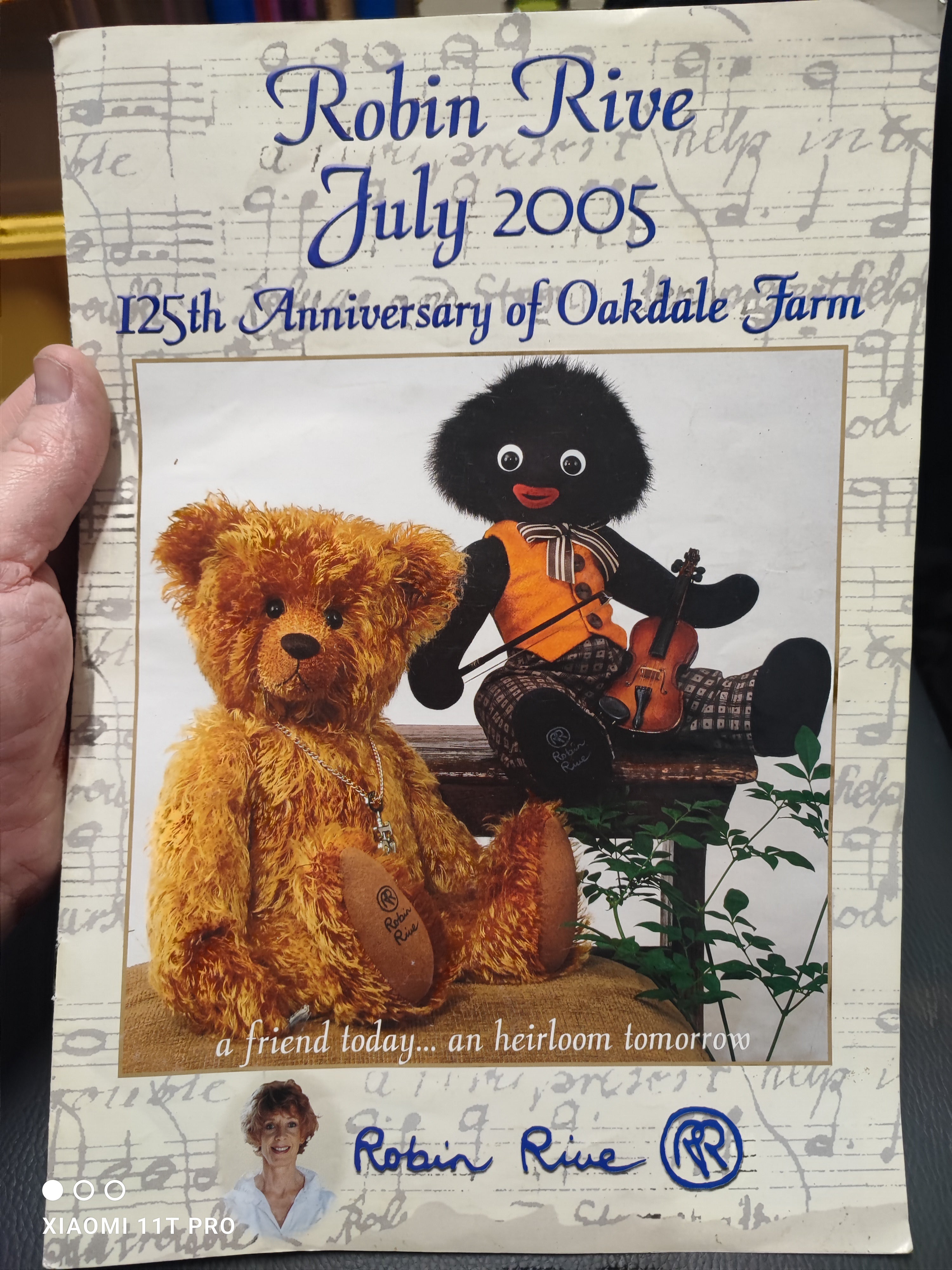 Robin Rive 2005 Catalogue – GollyBadges.com