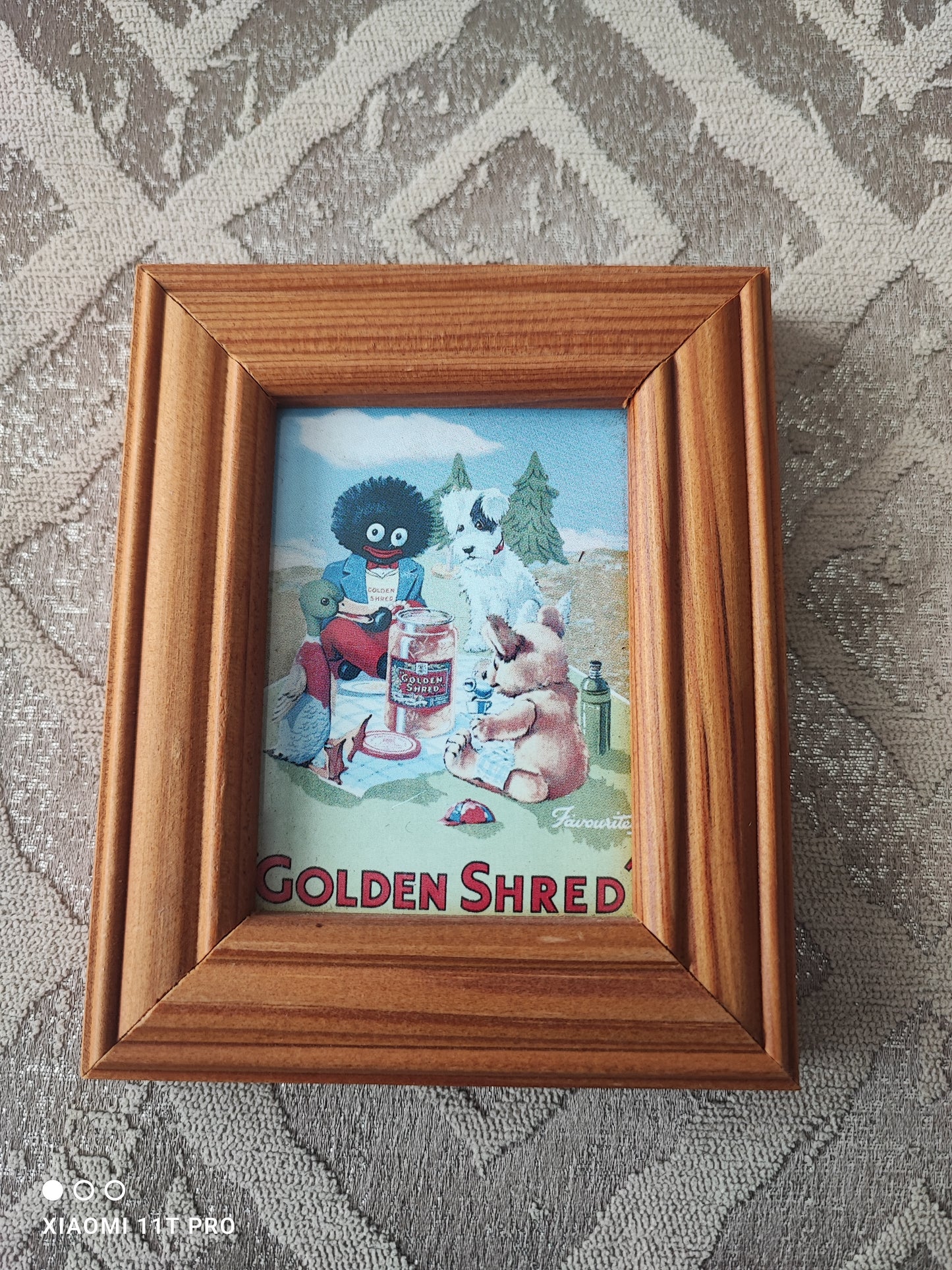 Small Frame with Golden Shred Picnic Scene