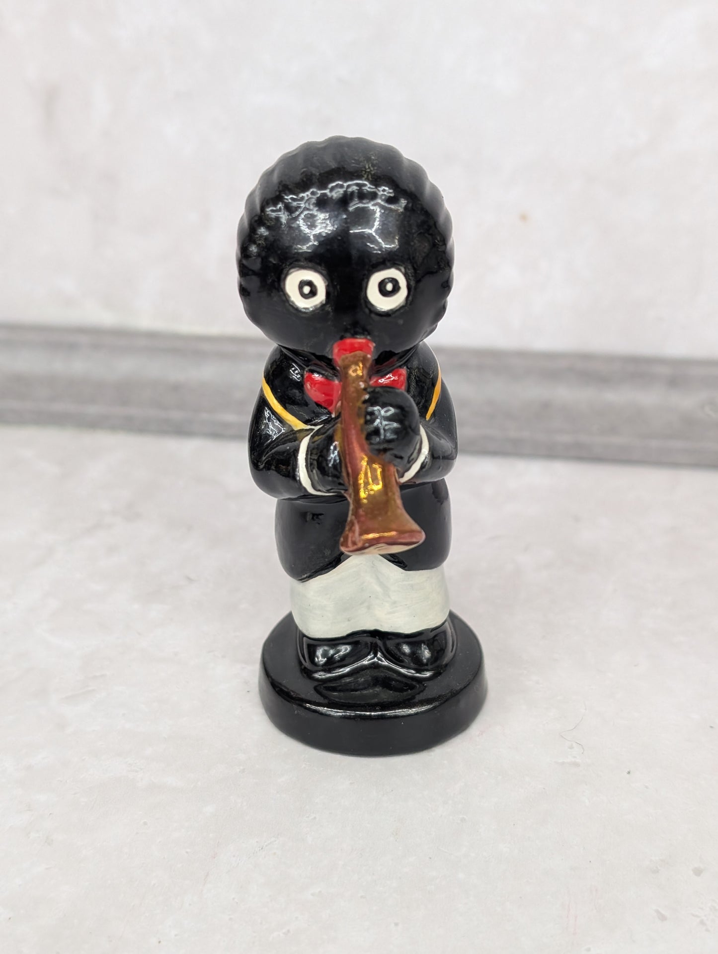Small Trumpeter by Carltonware