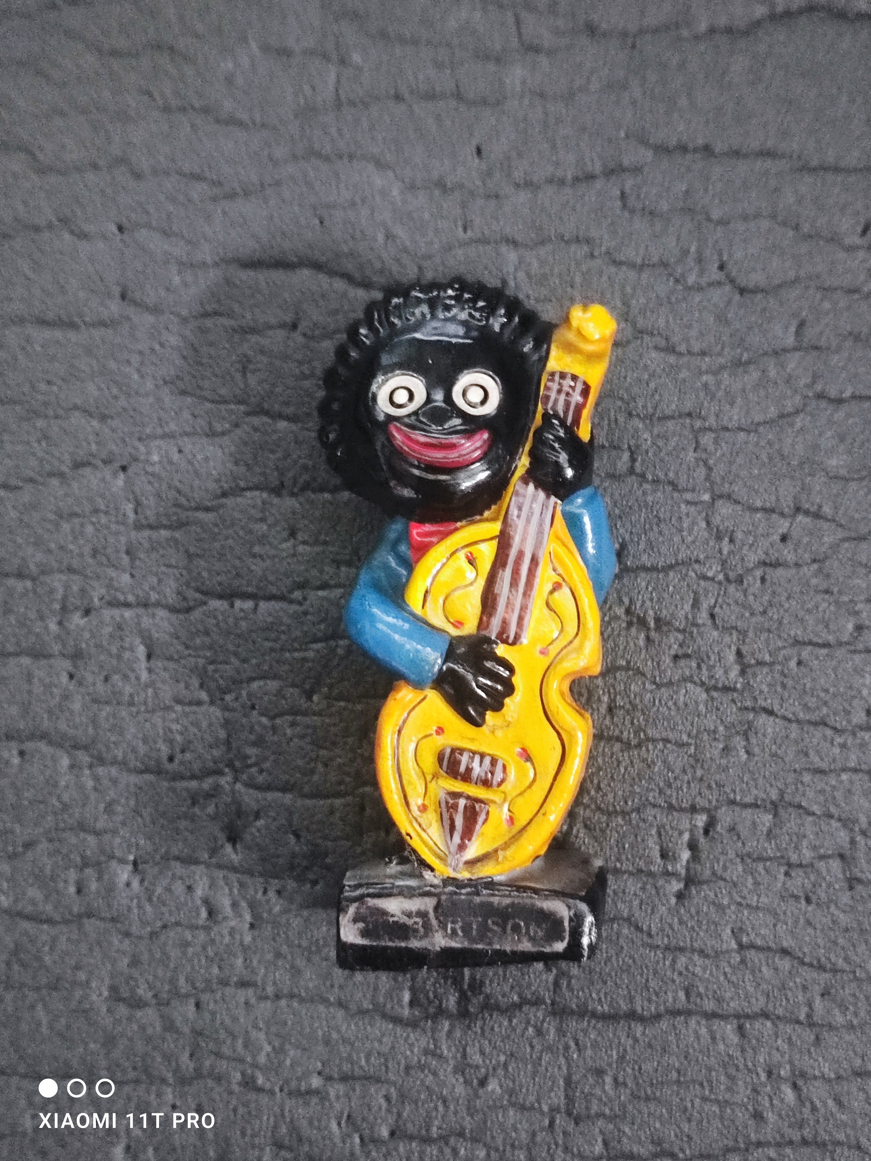 Golly Pottery Items – GollyBadges.com