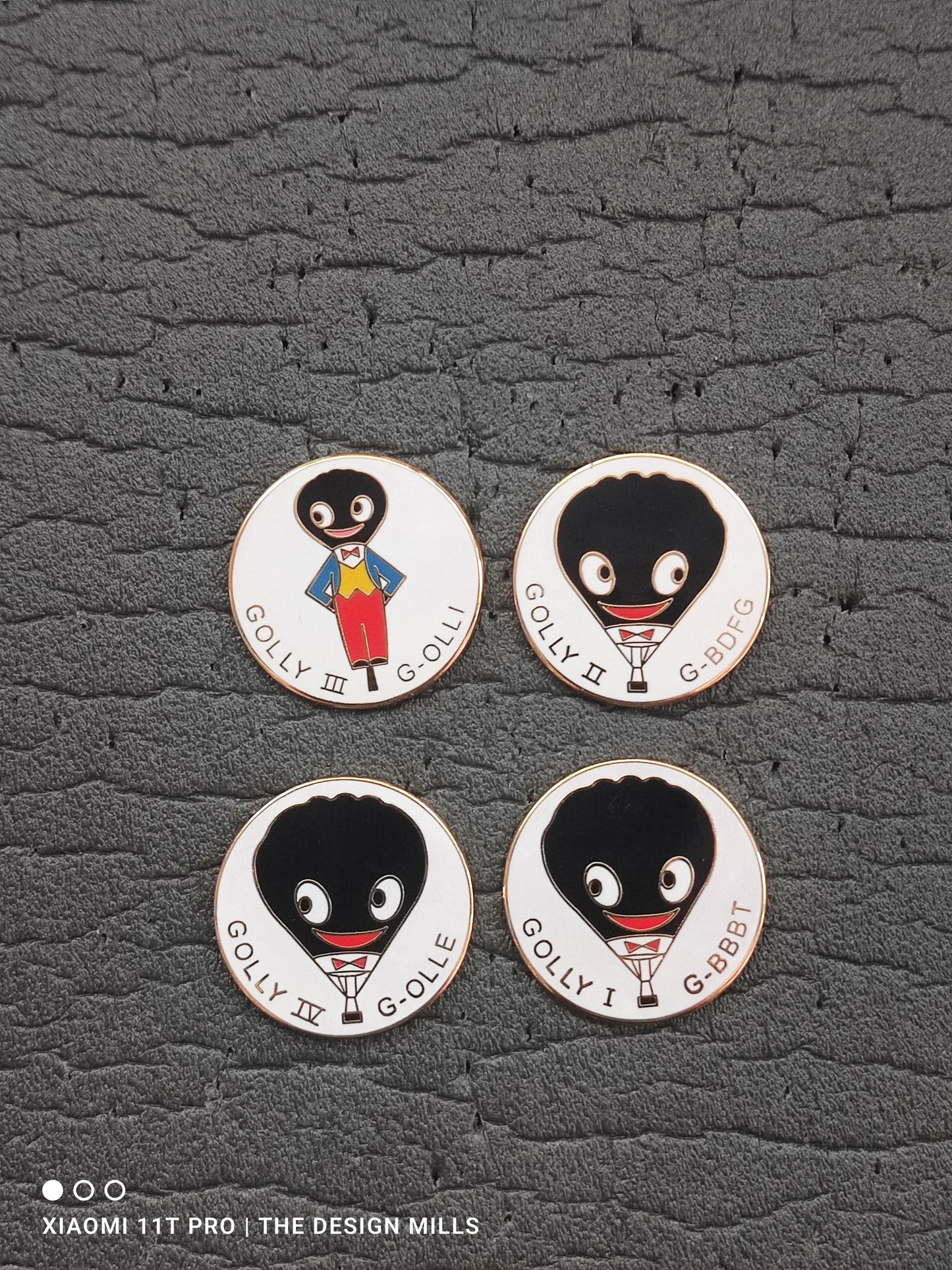 Non Robertsons Set of 4 White Balloon Badges