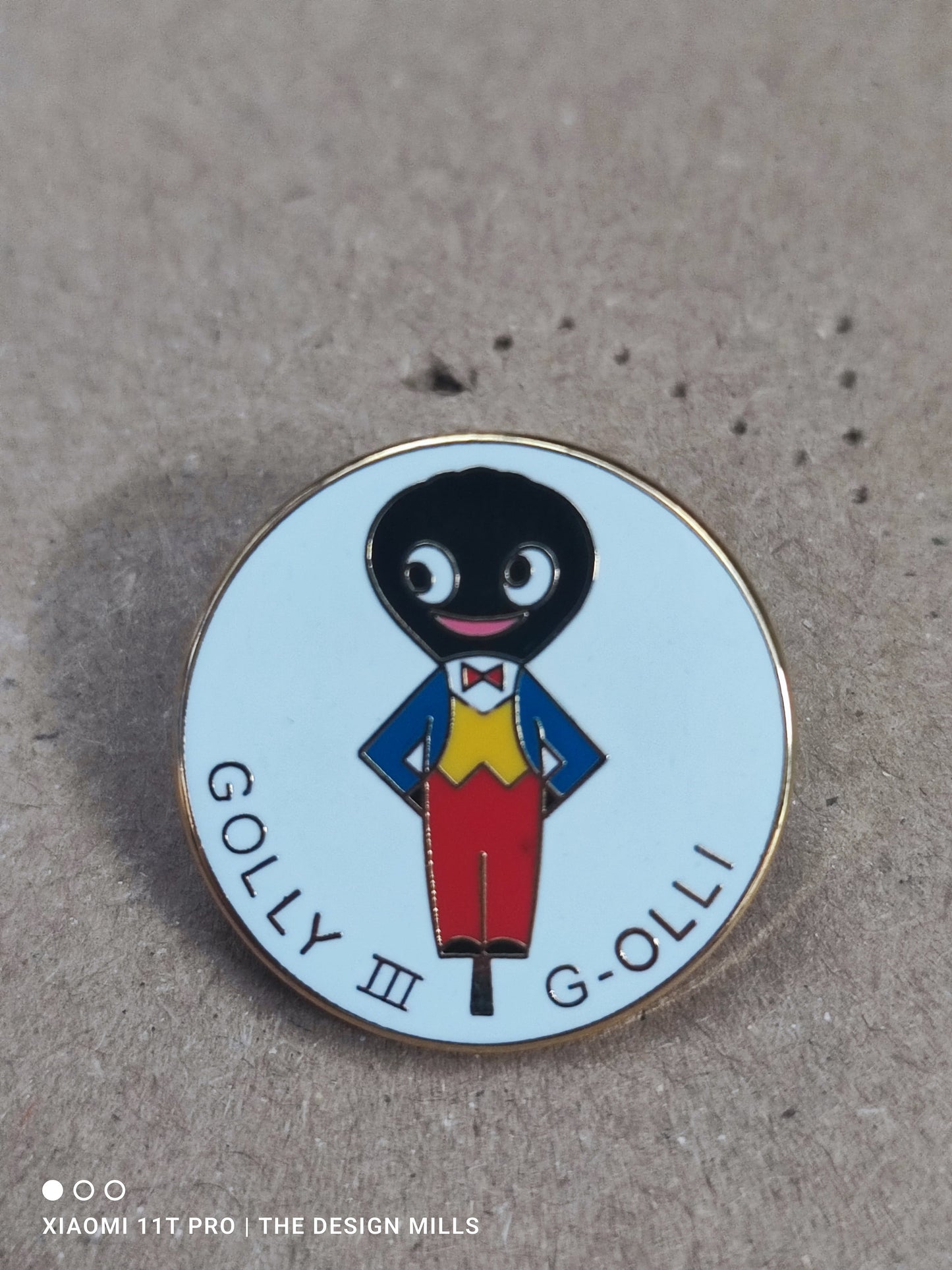 Non Robertsons White Balloon Badge G-OLLI