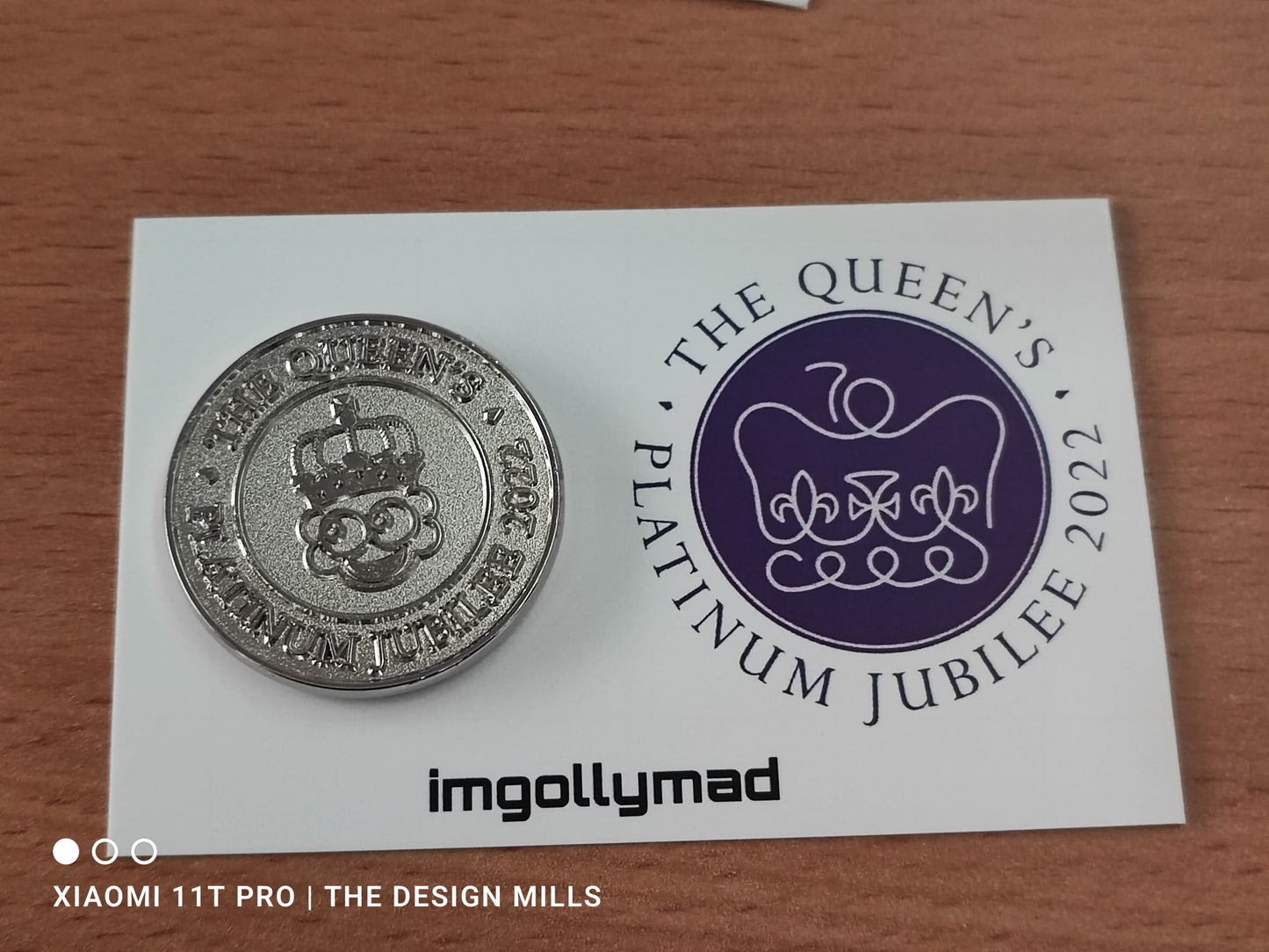 Queen's Platinum Jubilee Badge and Coin Set image - GollyBadges.com