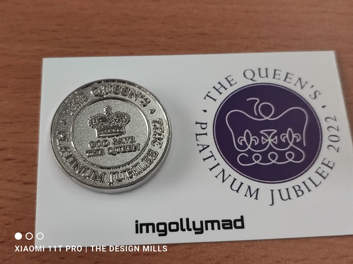 Queen's Platinum Jubilee Badge and Coin Set image - GollyBadges.com