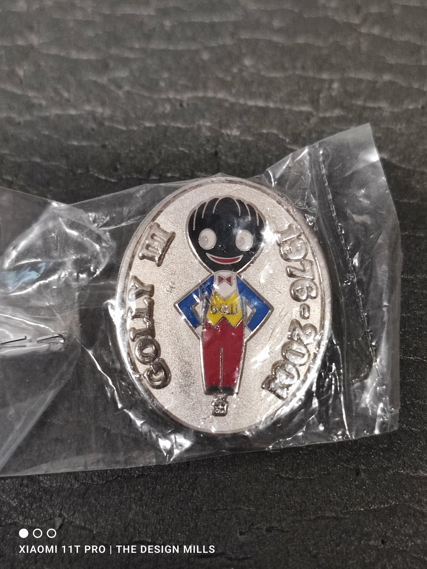 Silver Base Oval Shaped Balloon Badge