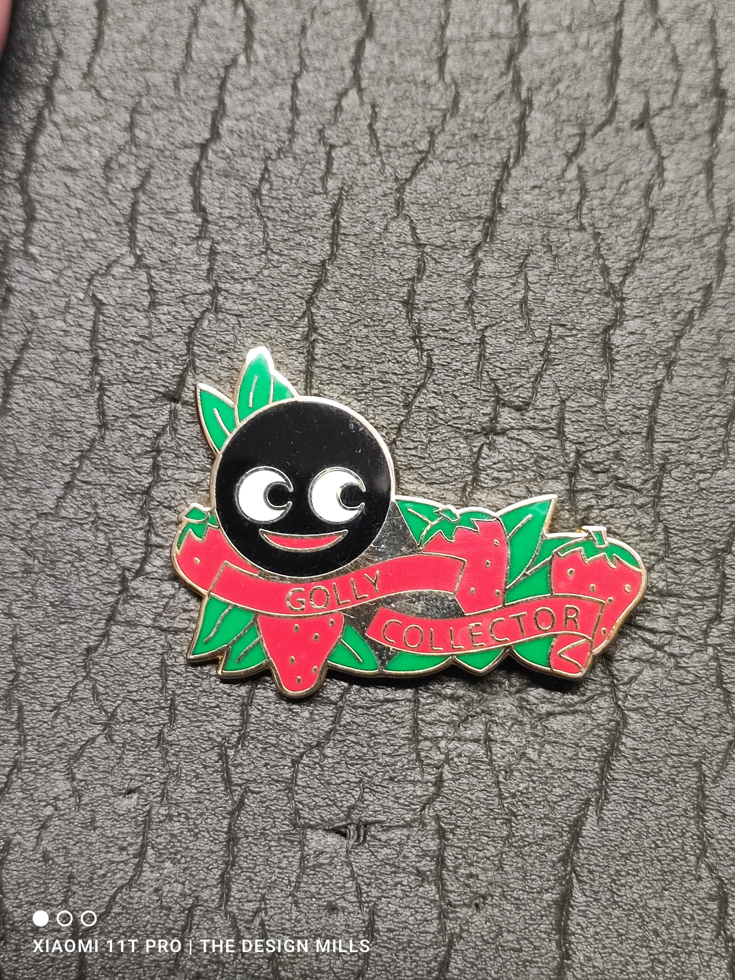 Strawberry - Red Scroll